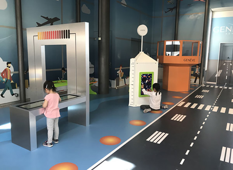 IKC Geneve repülőtér játszósarok gyerekeknek IKC Geneve repülőtér játszósarok gyerekeknek