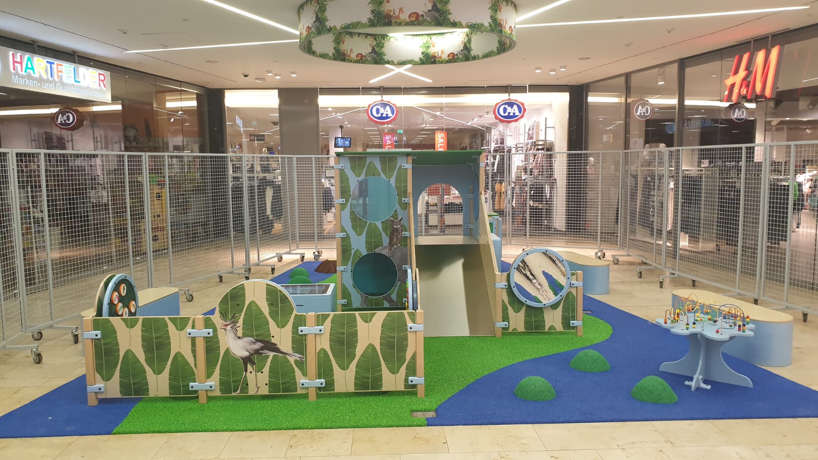 IKC speelhoek voor kinderen bij shoppingcenter Marktplatz in Duitsland IKC speelhoek voor kinderen bij shoppingcenter Marktplatz in Duitsland