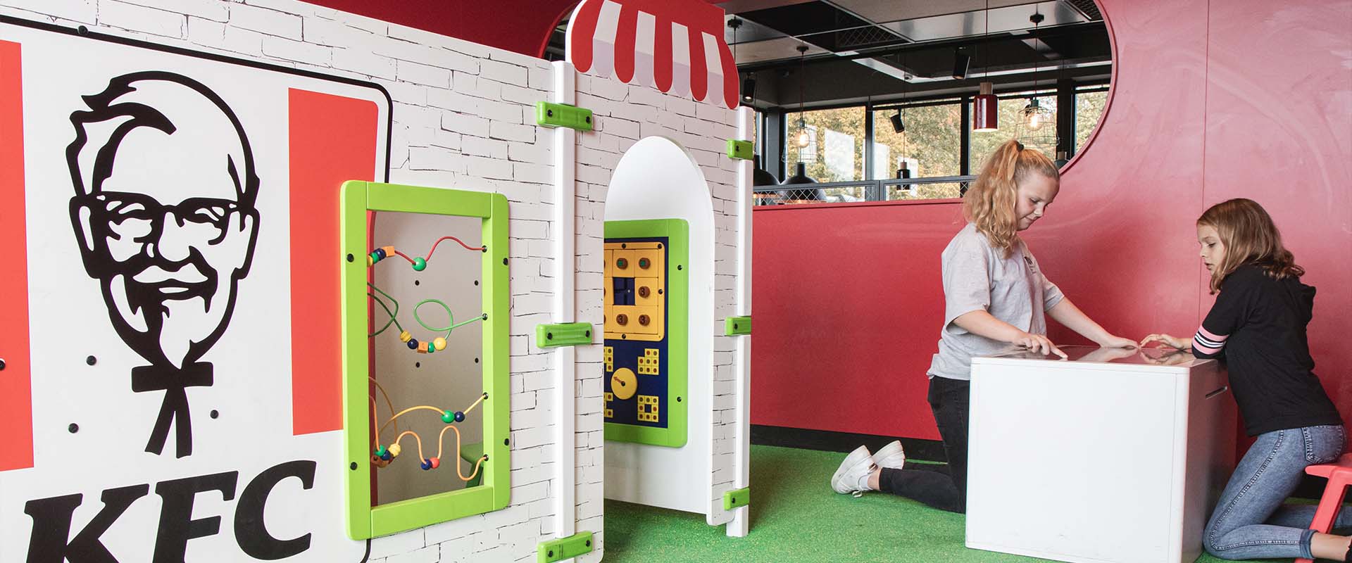 Een custom made kinderhoek voor uw fastfood restaurant Een custom made kinderhoek voor uw fastfood restaurant