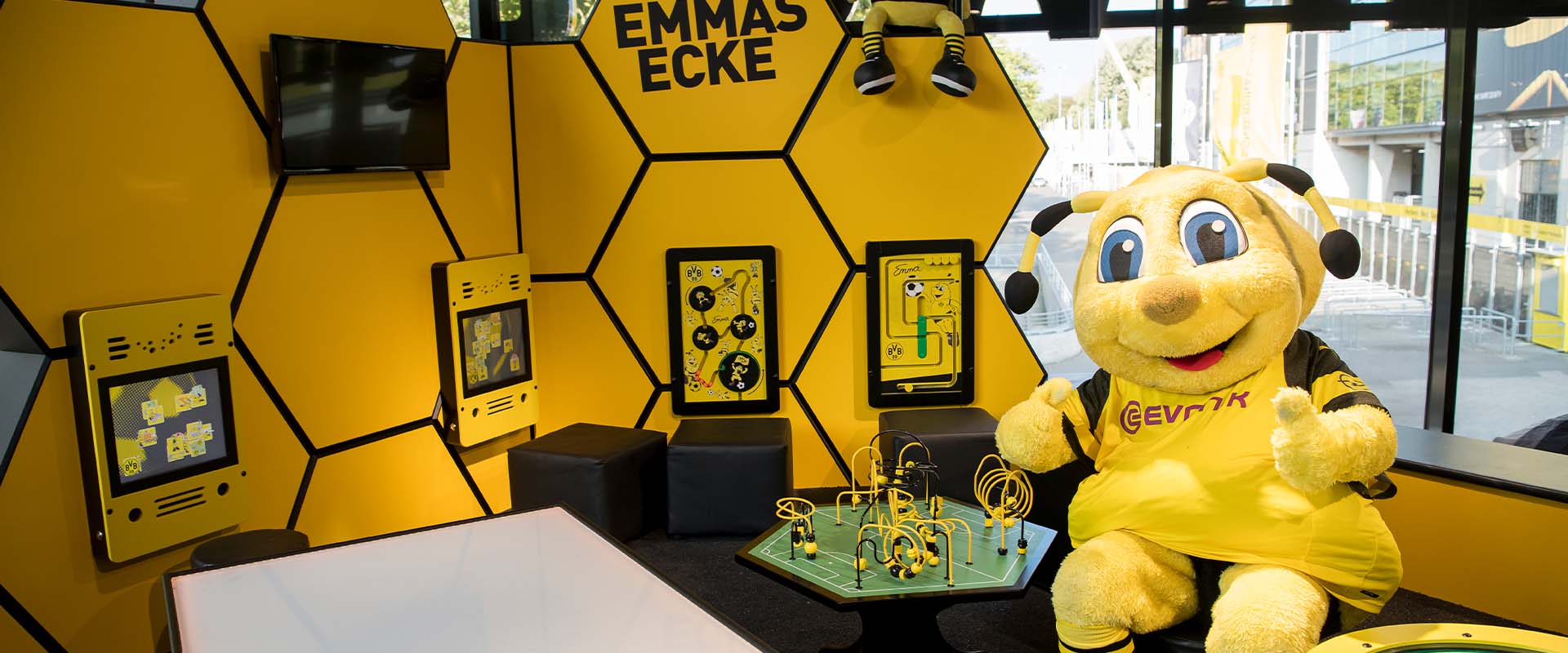 Fanshop Borussia Dormund I Een kinderhoek helemaal in de stijl van voetbalclub Borussia Dortmund met verschillende spelmodules van IKC Fanshop Borussia Dormund I Een kinderhoek helemaal in de stijl van voetbalclub Borussia Dortmund met verschillende spelmodules van IKC