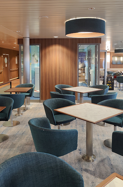 Speelhoek naast restaurant op cruiseschip van Brittany Ferries