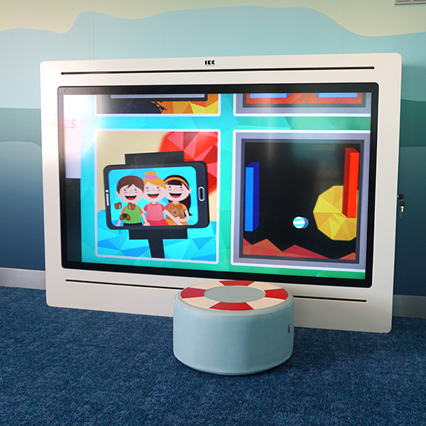 Groot interactief speelsysteem met touchscreen voor kinderen Groot interactief speelsysteem met touchscreen voor kinderen