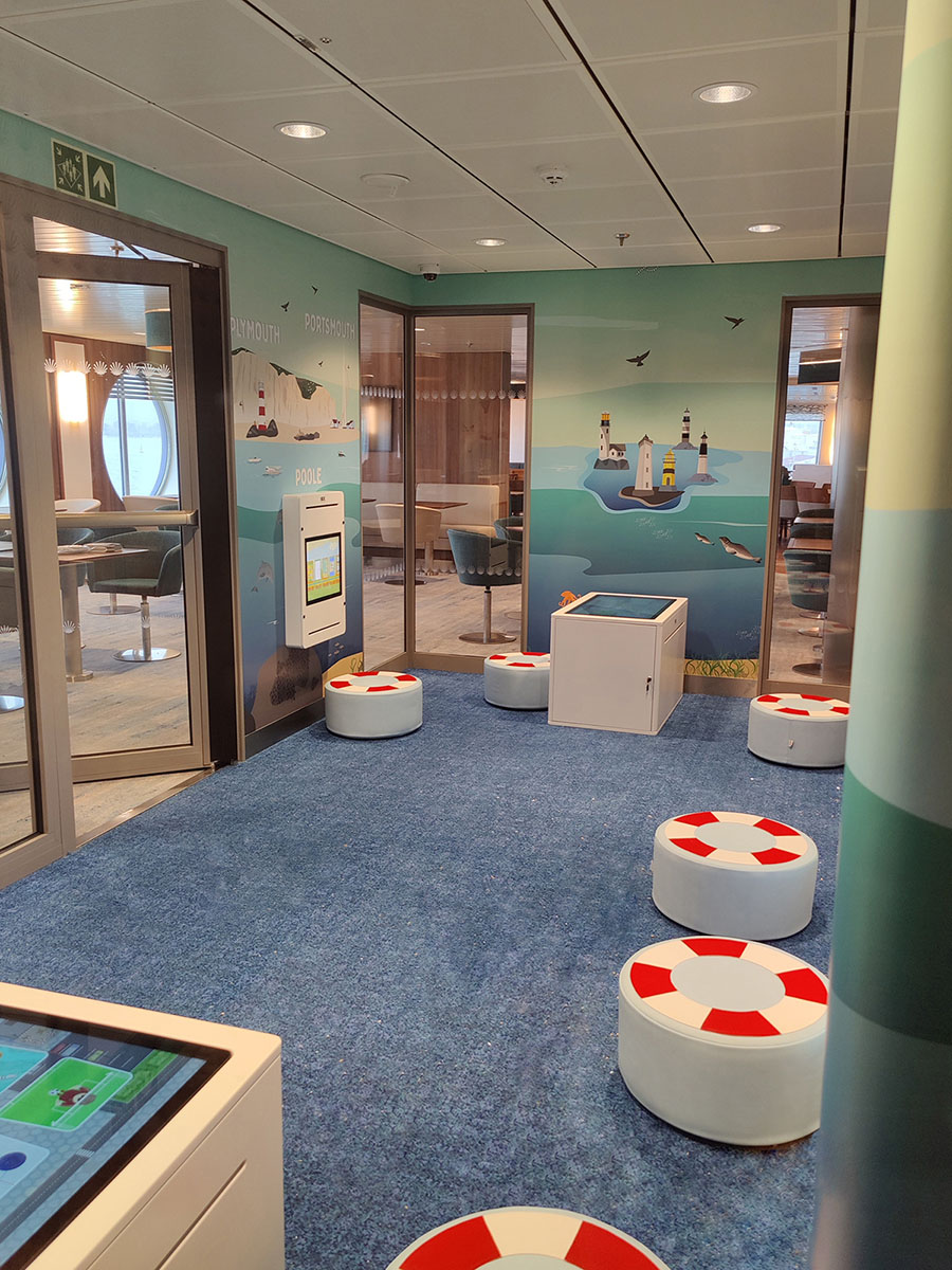 Speelruimte met zee thema voor kinderen op een Ferry Speelruimte met zee thema voor kinderen op een Ferry