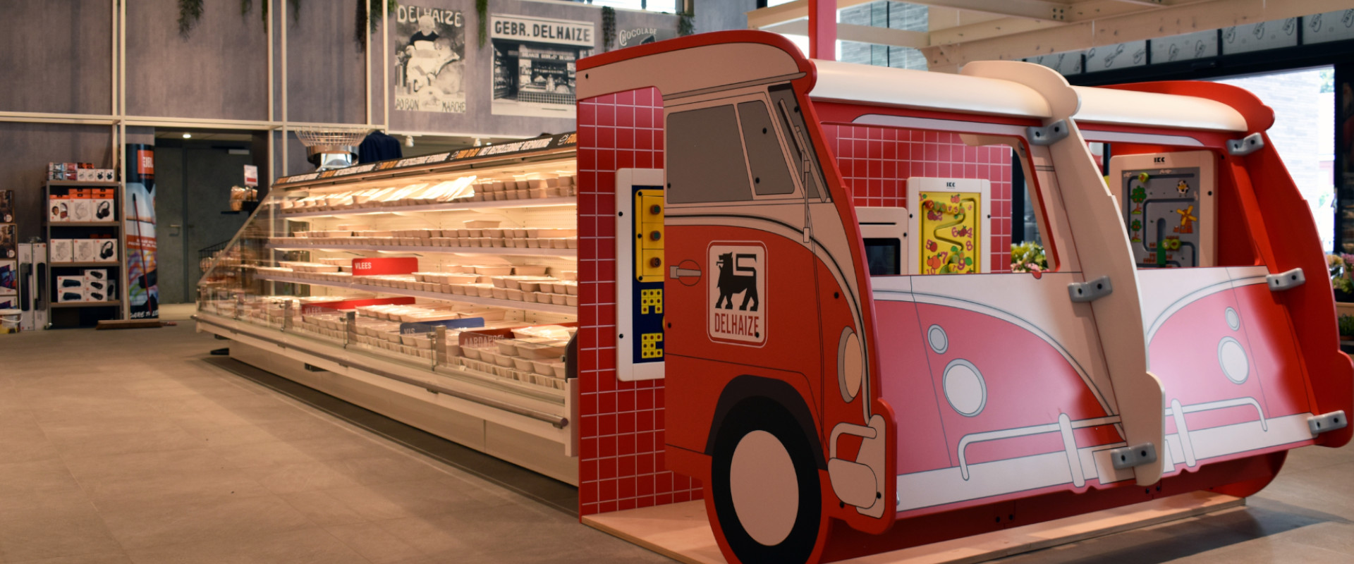 Gyermeksarok a szupermarketben a központi irodában Gyermeksarok a szupermarketben a központi irodában