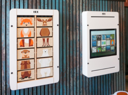 wandspellen op wand met geluidsdempende latten wandspellen op wand met geluidsdempende latten