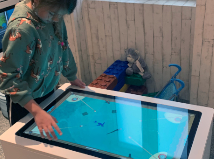 interactieve speeltafel voor kinderen in een restaurant interactieve speeltafel voor kinderen in een restaurant