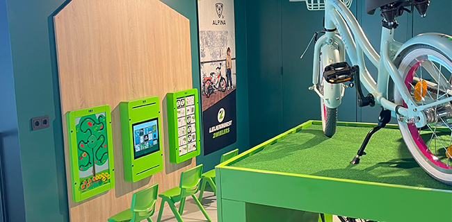 kinderhoek tussen fietsen in fietsenwinkel Leijenhorst kinderhoek tussen fietsen in fietsenwinkel Leijenhorst